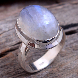 Arisha Kreation Co. Anillo de Plata de Ley Estilo Vintage con Engaste de Barra de Piedras Preciosas de Rubí, Esmeralda y Zafiro Creados en Laboratorio para Unisex - Product Image 6