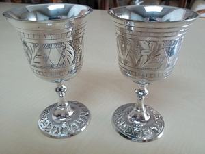 Gobelet antique en cuivre martelé par Brassworld India, style religieux, calice en laiton, modèle en métal poli - Product Image 3