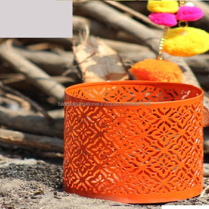 Étoile à suspendre en fer Noël avec décor à suspendre en métal fini de couleur orange avec motif coeur et revêtement en poudre orange - Product Image 4