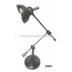 Lámpara de mesa de latón - Product Image 1