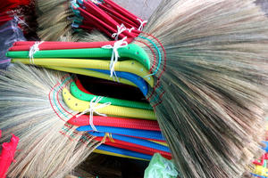 Balai à herbe en gros avec manche en bambou pour usage domestique quotidien, saison toute l'année, en provenance du Vietnam - Product Image 4