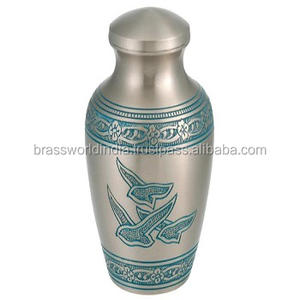 Mini recuerdo de alas de amor, urna de Brassworld, suministros funerarios de la India - Product Image 1