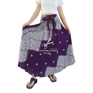 กระโปรงยาวพิมพ์ลายแบบไทยดั้งเดิมพร้อมกระดุมมะพร้าว - Product Image 5