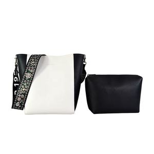 Custom PU Bucket <b>Tote</b> <b>Bag</b> Cartoon Pattern Letter Decoration Water Resistant England Style Portable Shopping <b>Bag</b> <b>Beach</b> Use <b>Bag</b> - Product Image 5