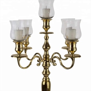 Candelabros de metal dorado con vidrio Hurricanes Cup candelabro de piso curvo a mano para centros de mesa de decoración de hogar y boda - Product Image 2