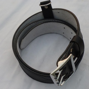Cinturones de cuero al por mayor de último diseño para hombre, con logo personalizado impreso, precio económico, hechos en Pakistán. - Product Image 3