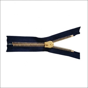 Vente en gros de haute qualité longue chaîne à verrouillage automatique avec fermeture à glissière en métal rouleau dents en laiton jeans chaussures Textiles de maison en aluminium durable - Product Image 2