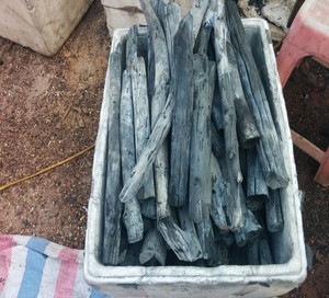 ¡Eucalipto de madera dura de palo redondo 100% en carbón blanco a la venta! - Product Image 5