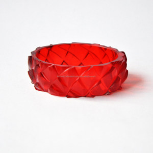 Brazalete de Joyería de Baquelita Roja Translúcida Tallada - Product Image 5