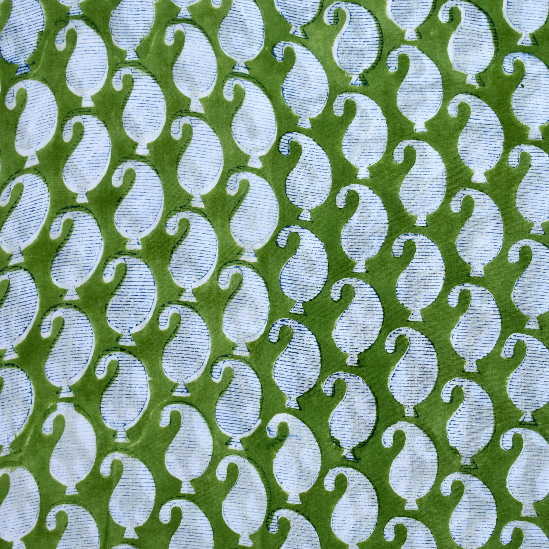 สีเขียว