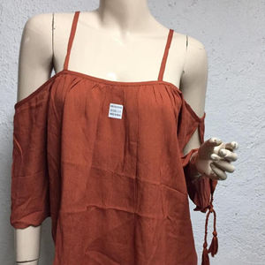Bangladesh Stock Lote Blusa larga para mujer con hombros descubiertos y mangas acampanadas con volantes Nuevo último diseño Algodón de verano para la temporada de primavera - Product Image 1