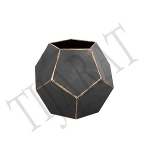 Vase à fleurs en aluminium tendance pour la décoration de mariage, vase de table, écologique, contemporain, gris clair, fait main - Product Image 2