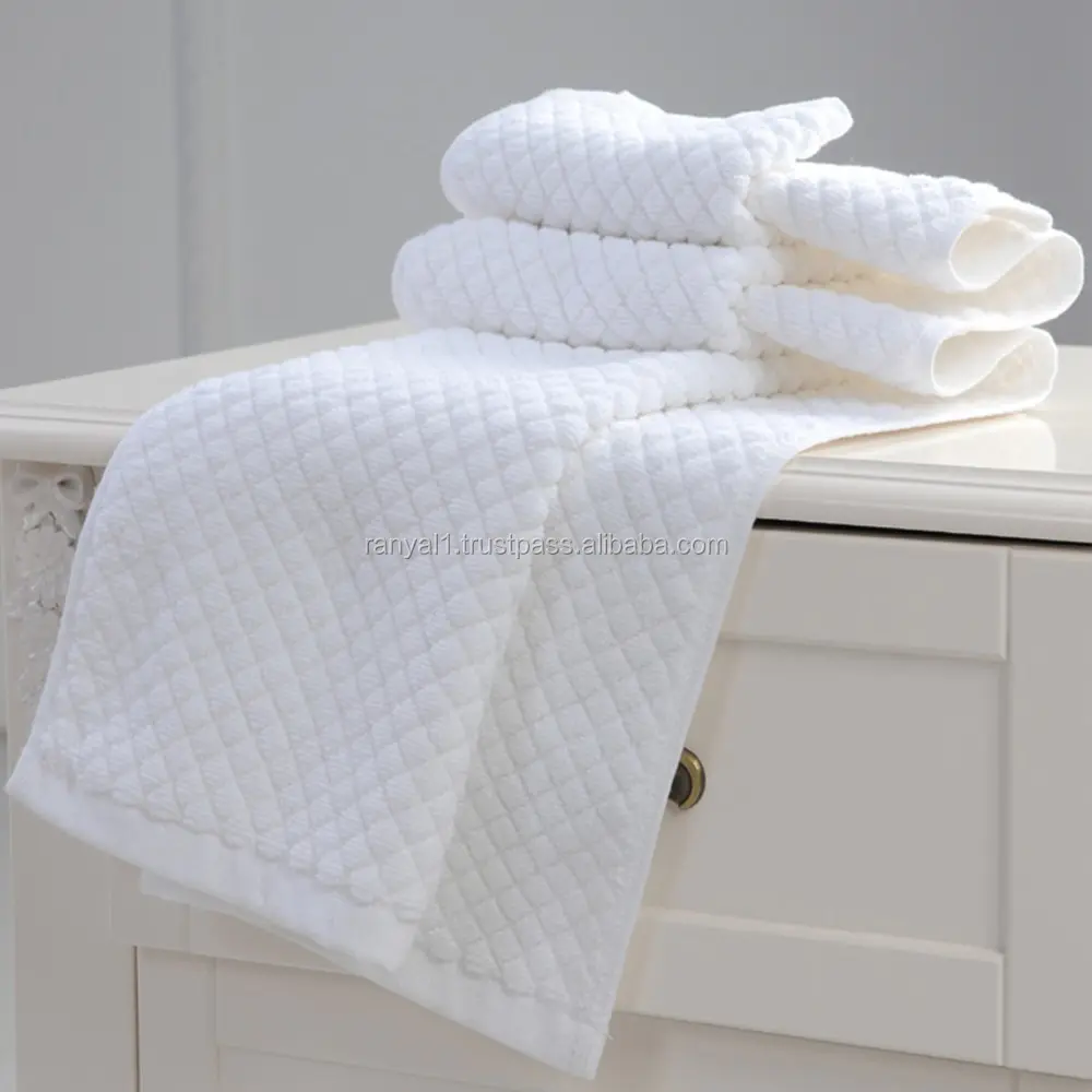 Großhandels preis Elegant aussehendes kunden spezifisches Design WHITE HOTEL TOWELS Erhältlich in verschiedenen Größen und Farben