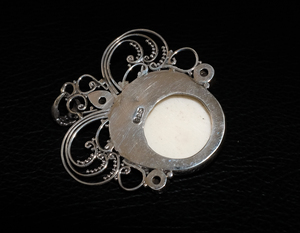 Colgante de Plata de Bali con Rostro de Mujer y Luna, Tallado en Hueso de Plata, Envío en 10 Días, Moda Hecha a Mano de Alta Calidad - Product Image 4
