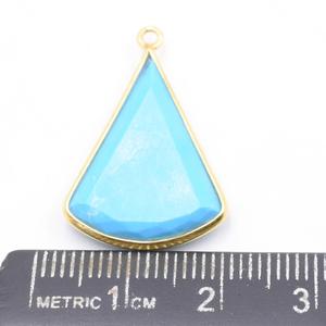 Howlite Triángulo Forma 925 Bisel de plata esterlina Colgante chapado en oro Fabricación de joyas hechas a mano - Product Image 3
