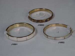 Elegantes brazaletes de resina roja, Juego de 2 piezas disponibles en todos los colores, pulseras de moda para mujeres y niñas - Product Image 3