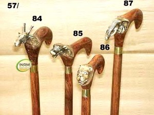 Bâtons de marche en bois de conception antique personnalisée avec poignée en laiton animal pour la randonnée - Product Image 3