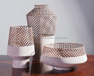 Jarrón de Piso de Hierro Hecho a Mano de la India, Nuevo Estilo de Decoración para el Hogar, Acabado Rústico, Diseño Contemporáneo - Product Image 2