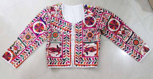 Veste en cuir gypsy brodée à la main, unique en son genre, de style banjara tribal afghan, pour femmes - Product Image 2