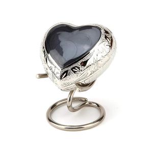 Urna de cremación de corazón rojo con soporte, suministros funerarios, Brassworld, India - Product Image 2