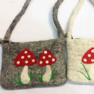 กระเป๋าผ้าสักหลาดขนเห็ดทำมือสำหรับเด็กสไตล์ฮิปฮอปสไตล์เด็กลายตัวละครเนปาลส่งออกผู้หญิงมีความสุข - Product Image 1