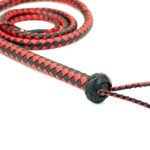 Látigo de Cuero Sintético Hecho a Mano de 65 Pulgadas, Negro y Rojo, Látigo de Montar Resistente, Látigo de Vaquero - Product Image 4