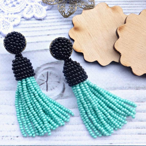   Pendientes de borla de turquesa negra hechos a mano, pendientes de borla con perlas, pendientes de borla largos y cortos con cuentas. - Product Image 1