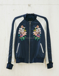 Chaqueta Bomber de Satén Personalizada al por Mayor de Seda Bordada para Hombre, Estilo Universitario, Impermeable, Ecológica y Resistente al Viento - Product Image 3