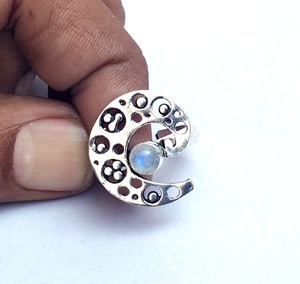 ผู้ผลิตเครื่องประดับชั้นดีขายส่งแฟชั่นใหม่แหวนหินแหวนหินพระจันทร์ชุบเงินสําหรับผู้หญิง - Product Image 1