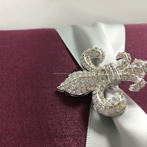 Caja de Seda Estampada con Lámina para Ideas de Fiesta de Quinceañera con Material de Cristal para Máscaras de Fiesta - Product Image 4