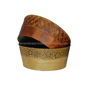 Macetas y macetas de flores para bañera, diseño decorativo en relieve, de Metal - Product Image 1