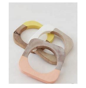 Brazalete clásico de latón redondo para mujer y uso nupcial con piedra de concha para aniversarios - Product Image 6