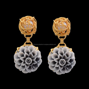 18K Gold-Plated Women's Stud <b>Earrings</b> Carved Flower Design Diamond <b>Pearl</b> for Parties Weddings Gifts for Children Made Brass - Product Image 2