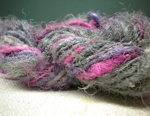 Fil de soie recyclé de l'Himalaya pour le tricot, le tissage et l'artisanat - Product Image 2