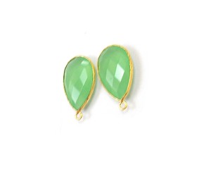 Calcédoine verte à facettes plaquée or 18 carats pierre précieuse faite à la main pierre en forme de poire avec connecteurs Boho pierre de naissance pour juillet - Product Image 5