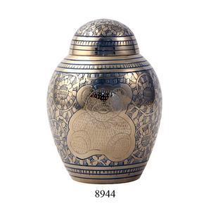 โกศคลาสสิกหมีเท็ดดี้แกะสลักทองเหลืองเผาศพโกศสำหรับผู้ใหญ่เถ้ากระดูกมนุษย์อินเดียฝีมือทองเหลืองขี้เถ้าโกศ - Product Image 2