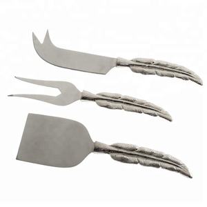 Rebanador de queso decorativo Mango en relieve dorado Juego de utensilios para queso Tabla de queso redonda Juego de cubiertos con mango en espiral - Product Image 3