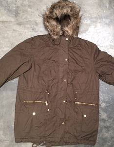 Vente en gros de vêtements 9mm, pour femme, veste lourde avec fourrure à capuche - Product Image 1