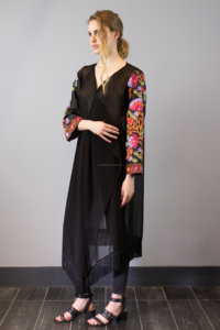 ชุดเดรสโบฮีเมียนปักลายดอก,ชุดเดรสกระโปรงสั้นสีดำผ้าบางสไตล์วินเทจ - Product Image 2