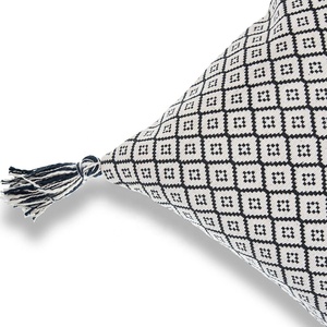 Funda de Cojín Decorativa con Pompones para Sofá, Funda de Almohada Jacquard Cómoda para el Hogar, Funda de Almohada con Borlas de Diseño al por Mayor - Product Image 2