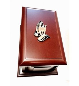 Urne funéraire en bois style américain avec main en prière - Main argentée - Product Image 4