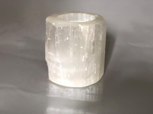 Portavelas de Selenita Blanca Natural con Superficie Suave para Decoración del Hogar y Ocasiones Navideñas - Product Image 2