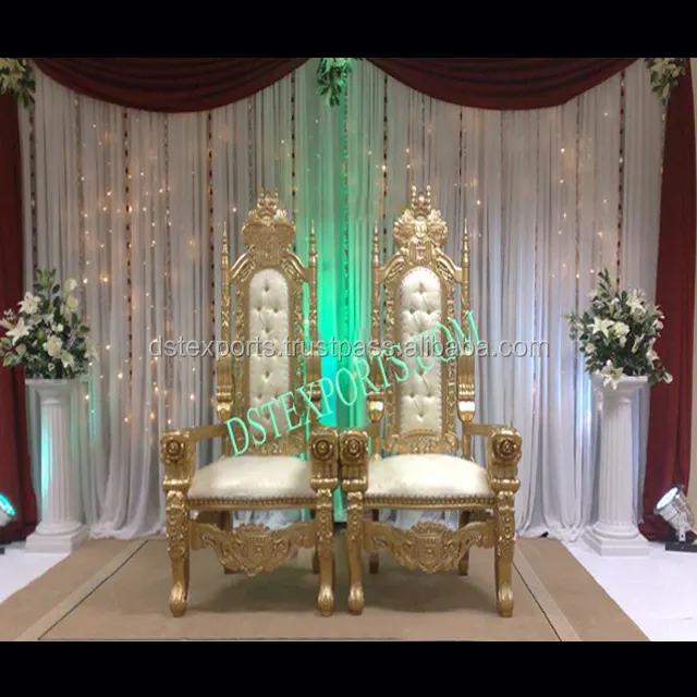 結婚式の黄金の花嫁花婿の椅子アジアの結婚式の真珠真鍮金属ハイバックチェア最新デザインの花嫁と花婿の結婚式の椅子
