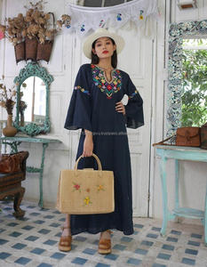 Robe longue à fleurs Style européen pour femme, tenue de soirée ou de bal brodée, authentique, manches cloches, Style populaire, Aari - Product Image 1