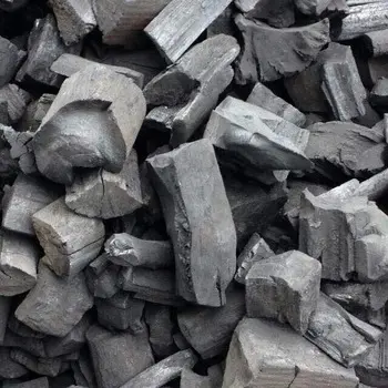 Trozos de carbón natural de madera dura de mangle