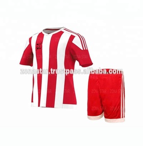 Uniformes de football pour adultes sur mesure de haute qualité, imprimés par transfert thermique, nom de l'équipe, 100% polyester, chemises et shorts respirants à séchage rapide - Product Image 2
