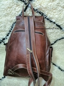 Mochila Boho de Cuero Genuino de Grano Completo, 30-40L, Unisex, con Cierre de Cremallera, Correa Desmontable, Patrón Geométrico, Hecha en Marruecos - Product Image 3