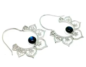 Venta al por mayor en línea Pendientes de aro de flor de diamante de latón indio Chapado en plata Labradorita para bodas - Product Image 1