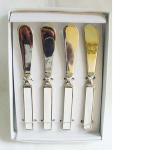 Couteau à beurre en métal argenté pour la maison, l'hôtel, le restaurant, les fêtes de mariage avec émail vert sur la poignée - Product Image 4