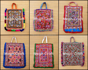 กระเป๋าโท้ท Banjara Theli สไตล์วินเทจทำมือสไตล์ยิปซี,กระเป๋าผ้าปักลายกระจกสไตล์วินเทจกระเป๋า Theli - Product Image 5